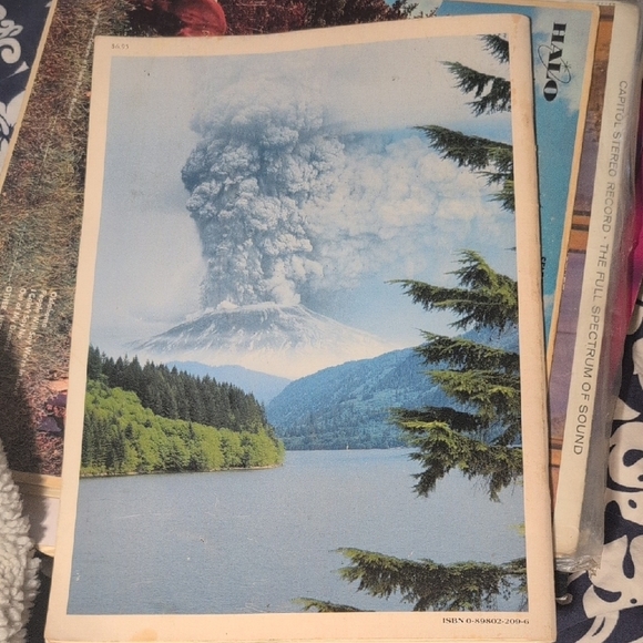 Mount St. Helens Volcano Book - Picture 5 of 5